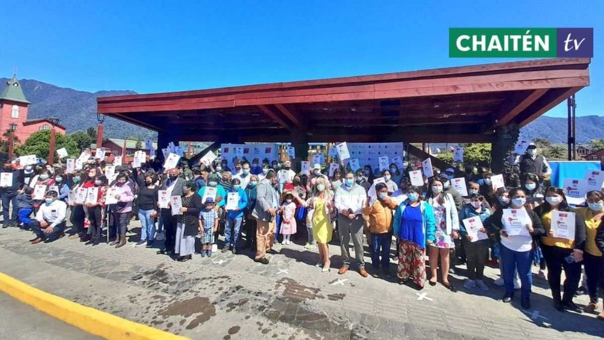 Familias De Hualaihué Recibieron Sus Títulos Gratuitos