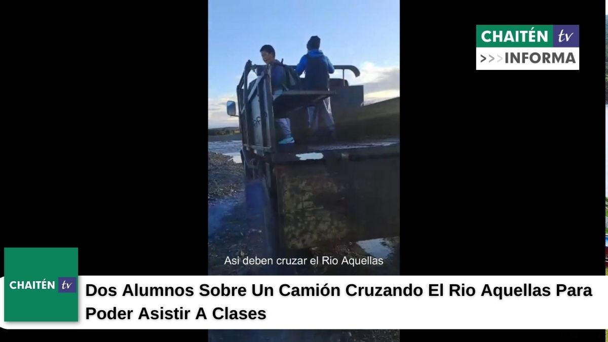 Dos Alumnos Sobre Un Camión Cruzando El Rio Aquellas Para Poder Asistir A Clases